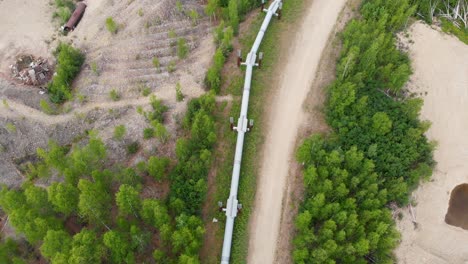 video de drones de 4k del oleoducto trans alaska en fairbanks, ak durante el día soleado de verano-20