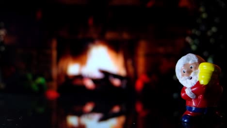santa claus feliz navidad y feliz año nuevo. frente con fondo de chimenea.