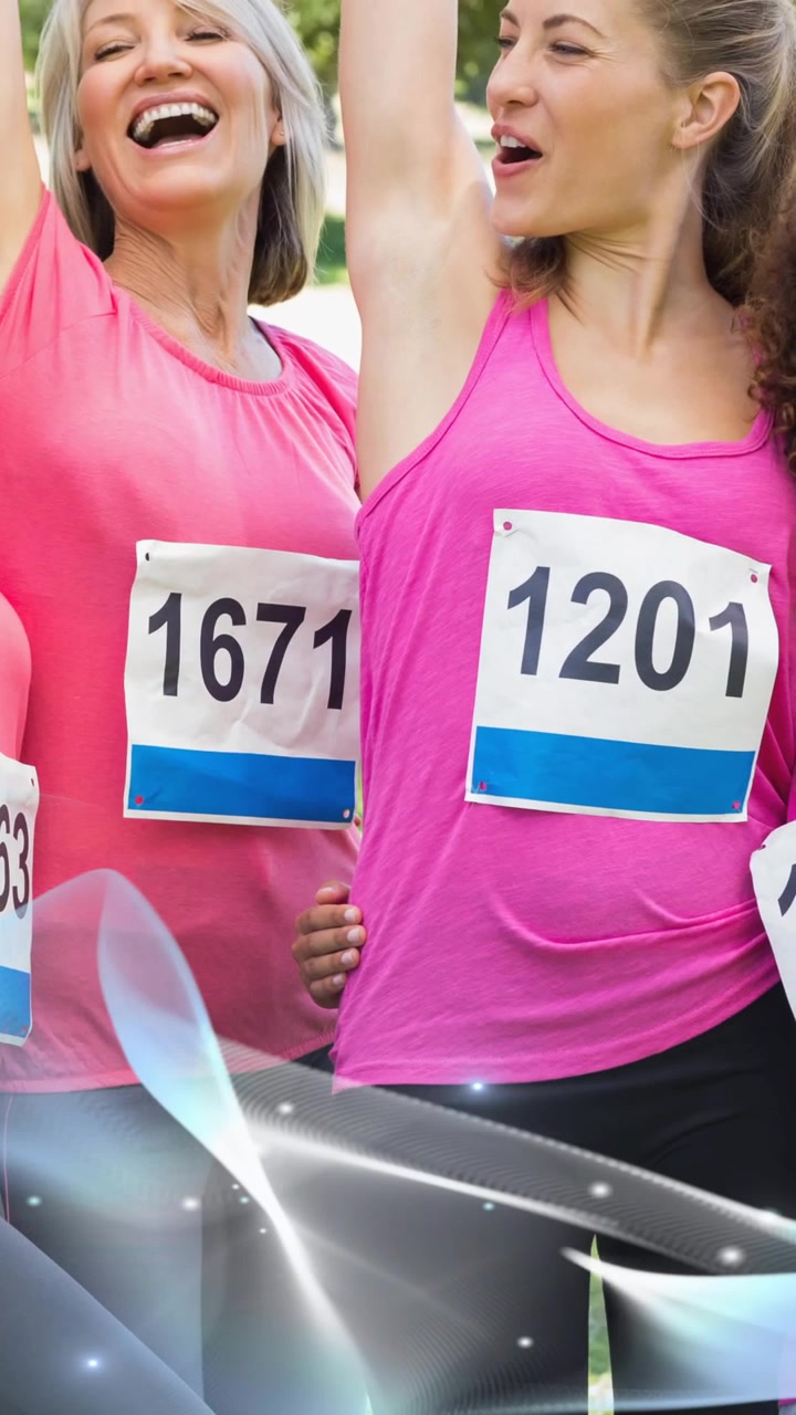 Animazione del logo del nastro rosa e di un'onda blu su un gruppo eterogeneo di donne sorridenti
