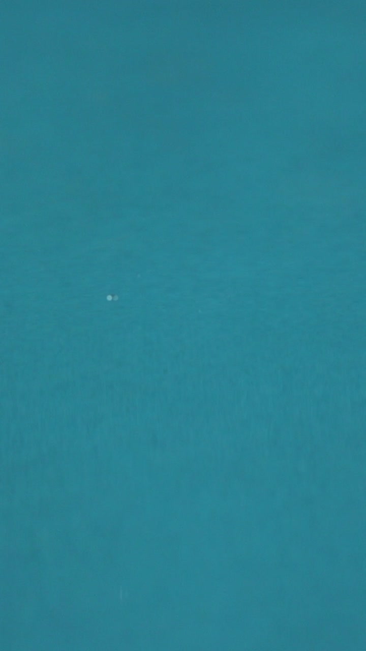 goteando sobre el estanque