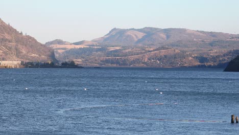 Hood-River,-Columbia-River-Gorge-rolling-landscape,-tranquil-water-flow