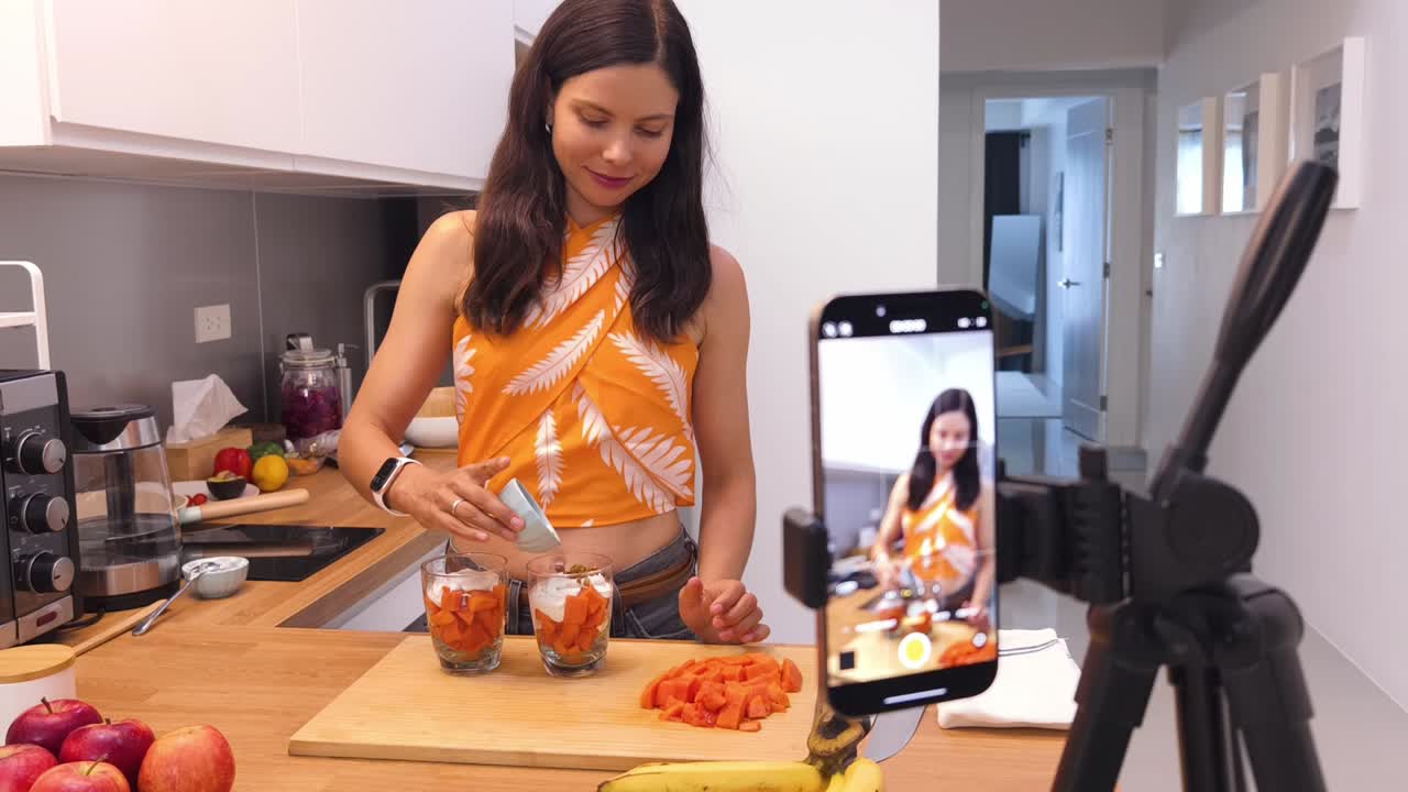 demostración de la receta de un batido de zanahorias saludable