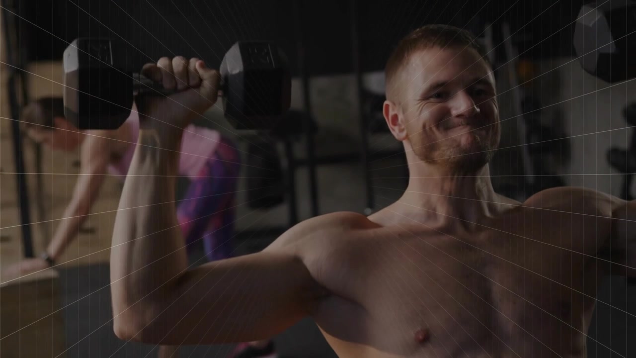 Uomo a torso nudo che solleva un manubrio sopra la testa partendo dalla spalla, sovrapposizione a griglia che traccia il movimento per il fitness.