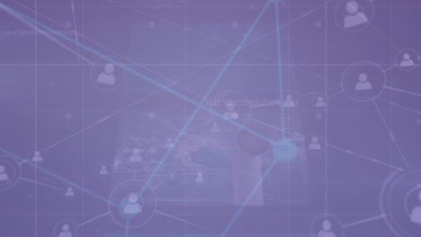 animación de la red de conexiones con iconos sobre el procesamiento de datos