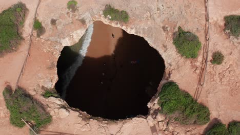 Südportugal-Drohnenaufnahme-Der-Benagil-Höhlen-An-Der-Algarve