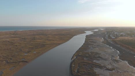 vista aérea de una reserva natural con el océano en el horizonte