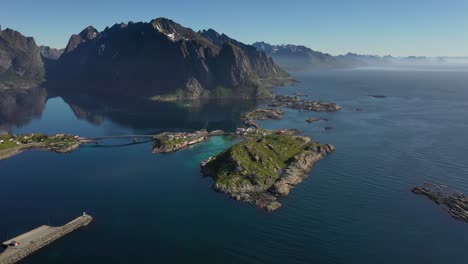 Reine-Lofoten-Es-Un-Archipiélago-En-El-Condado-De-Nordland,-Noruega.