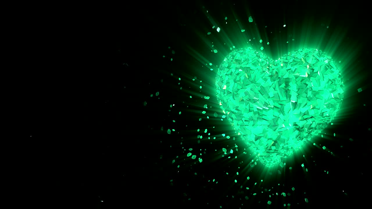 추상적인 루프 애니메이션 배경: 회전하는 빛나는 3d 에메랄드 심장 모양의 조각과 녹색의 큐브가 산란한 조각으로 회전합니다.