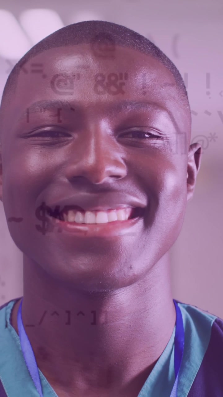 Animazione di elaborazione dati su medico maschio afroamericano sorridente