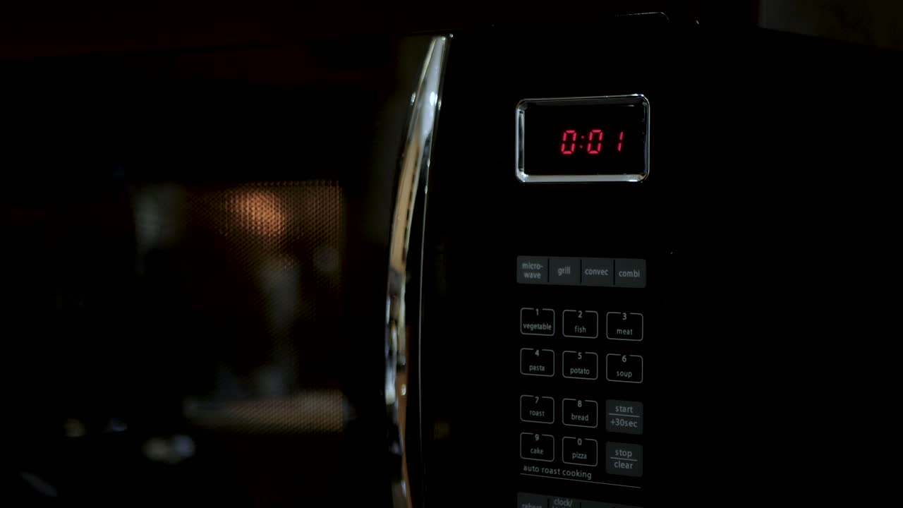 microondas rápido de 5 segundos para calentar un plato de comida