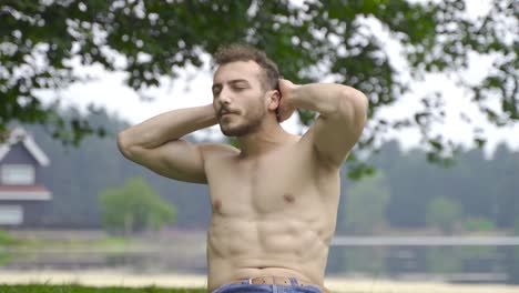 man doing sit-ups outdoors.