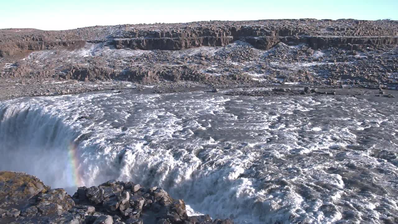 데티포스 폭포 협곡, 아이슬란드, 절벽 아래 작은 무지개