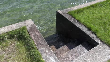 Treppe-Zum-Wasser