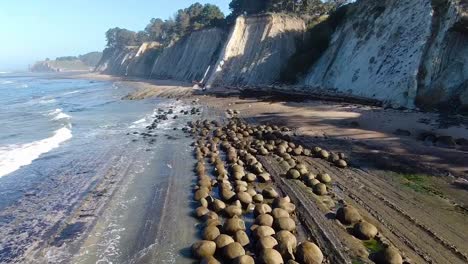 Panoramic-view-of-bowling-bowl-beach-at-Schooner-Gulch-State-Beach,-California