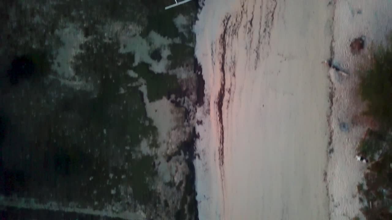 playa tropical durante la puesta de sol en gili air