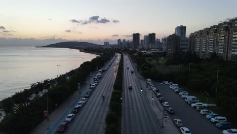 Tráfico-De-La-Ciudad-Por-La-Noche