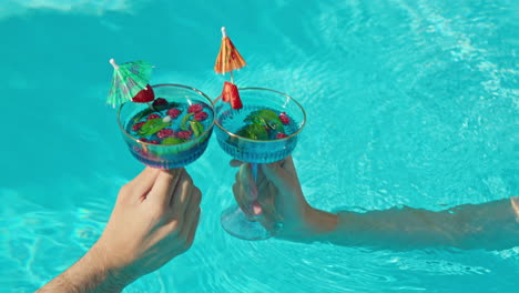 cheers to summer: cocktails by the pool