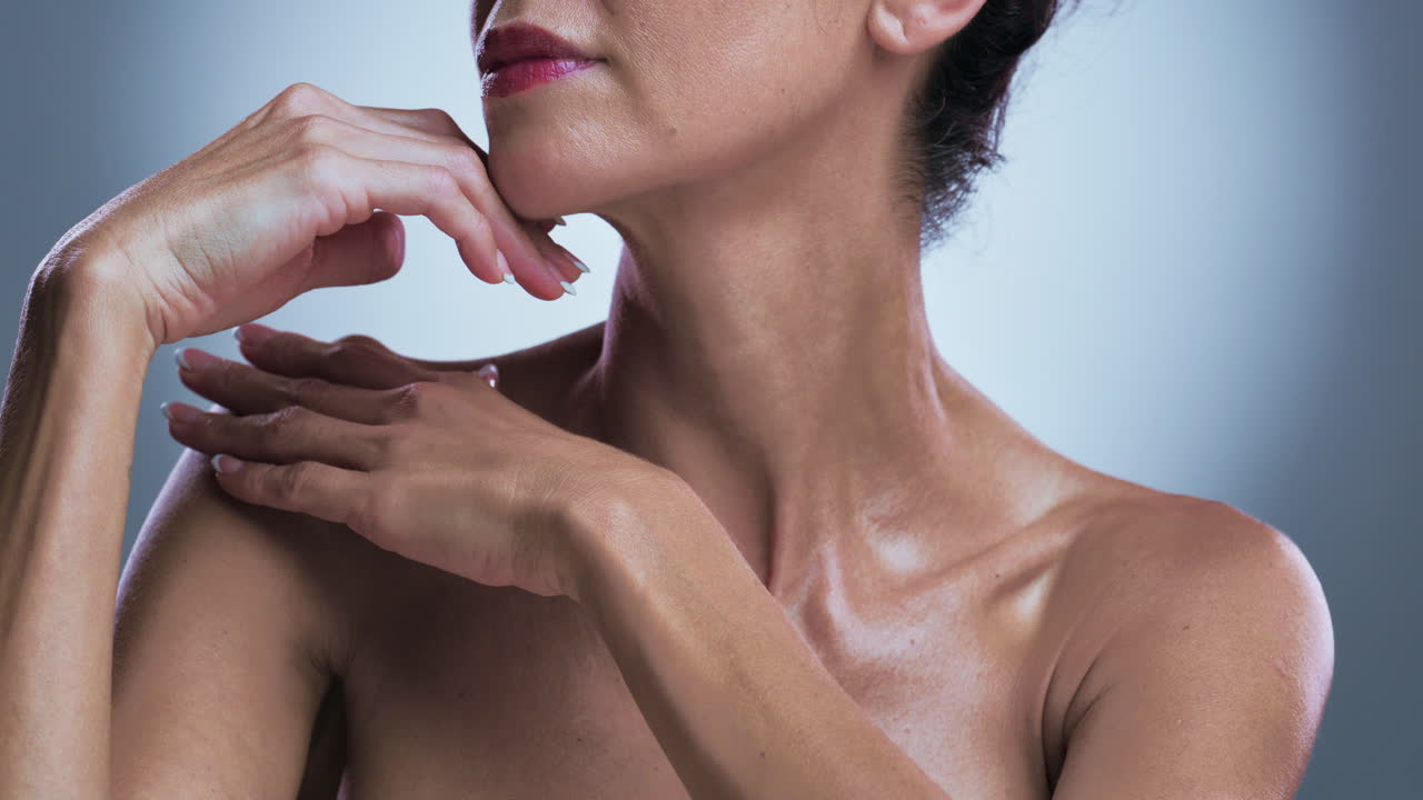 Primo piano di una donna con la pelle nuda