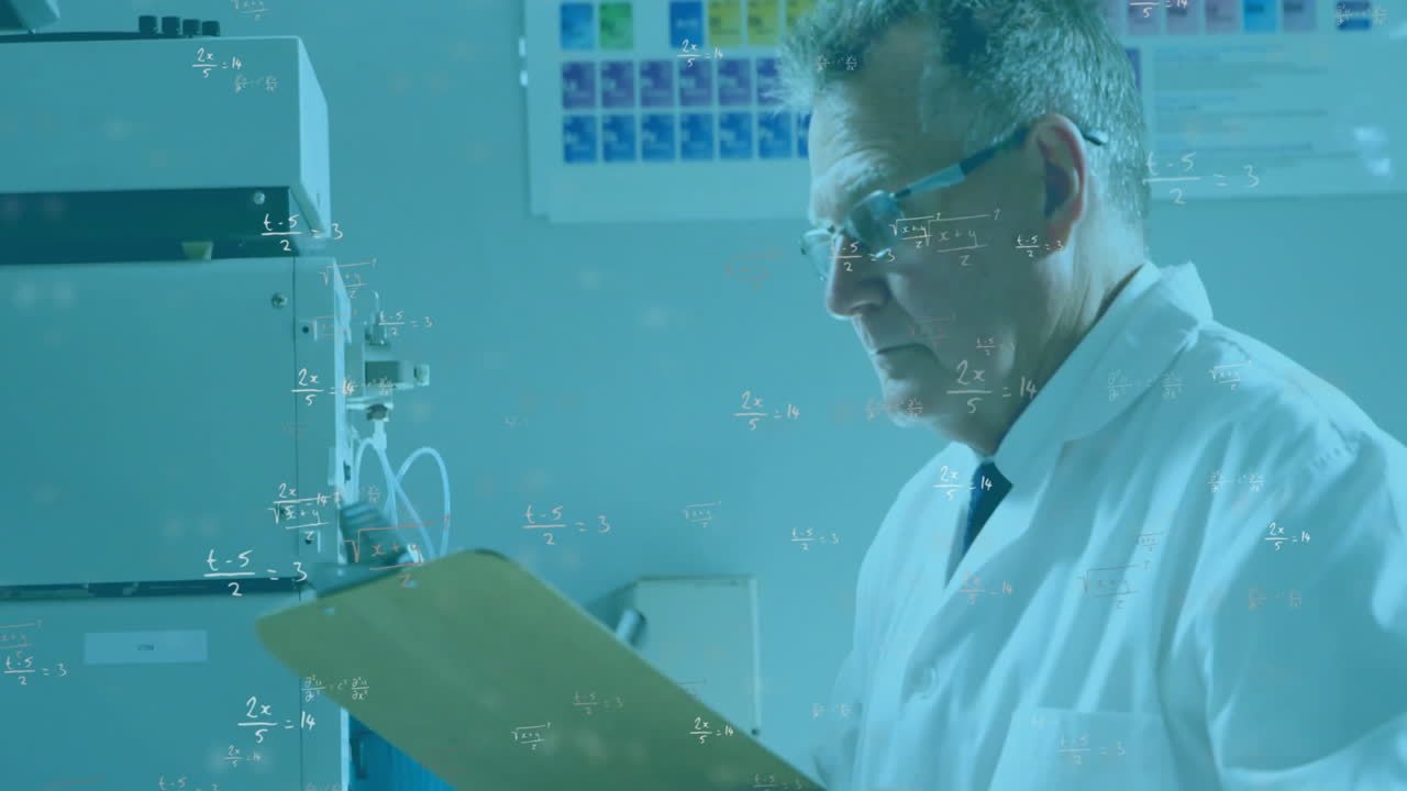 animación de una fórmula matemática sobre un científico caucásico que trabaja en un laboratorio