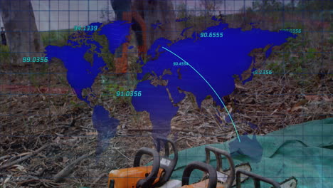 animación de procesamiento de datos y mapa del mundo contra un trabajador masculino cortando un árbol con una motosierra