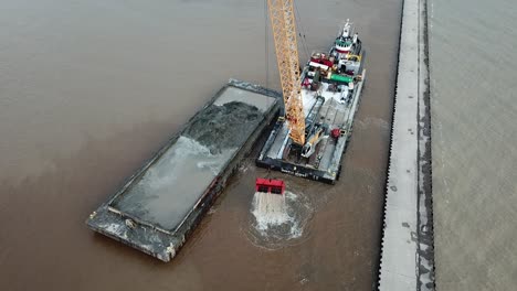 Dredging-operation-in-Kewaunee-Harbor-on-Lake-Michigan,-Kewaunee,-Wisconsin-18