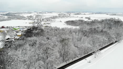 Kleines-Gemütliches-Dorf-In-Der-Nähe-Von-Wald