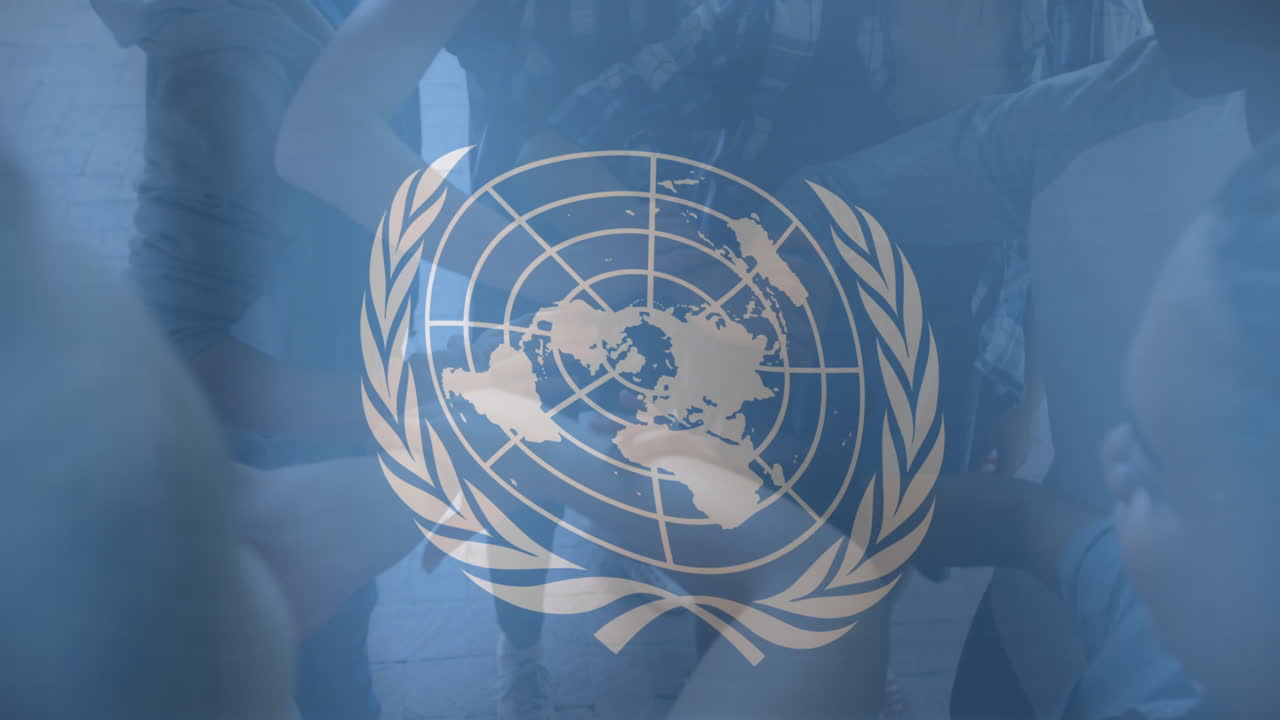 스포츠 경기장 위에서 발을 흔들고 있는 유엔의 애니메이션