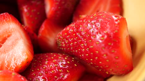 primer plano de fresas en rodajas