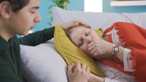 un joven deprimido se preocupa por la salud de su madre enferma.