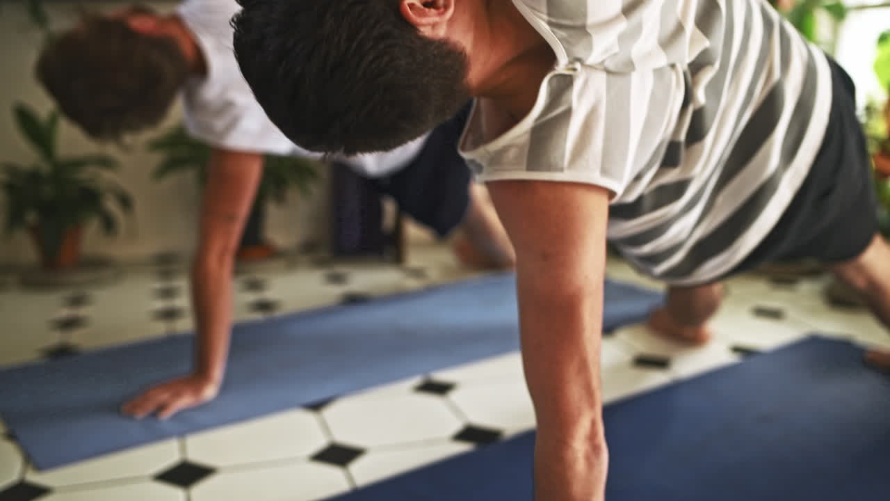 체력을 유지하고 몸을  ⁇ 끔하게 조절하는 것을 약속합니다.