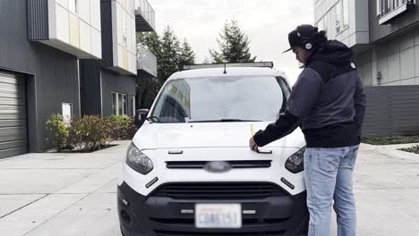 latino man working in the united states