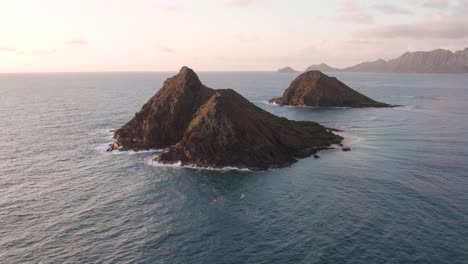 夏威夷的莫庫魯亞 (moku nai) 和莫庫伊基 (moku iki) 兩個小島