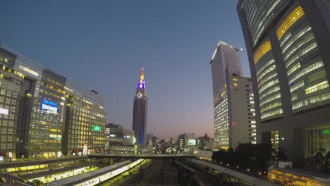 evening scenery in shinjuku