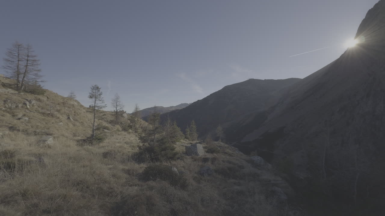 산 계곡 해가 지는 곳