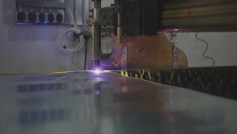 flame cutting from steel sheet