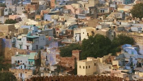 Jodhpur-(auch-Blaue-Stadt)-Ist-Die-Zweitgrößte-Stadt-Im-Indischen-Bundesstaat-Rajasthan-Und-Offiziell-Die-Zweitgrößte-Metropole-Des-Bundesstaates.