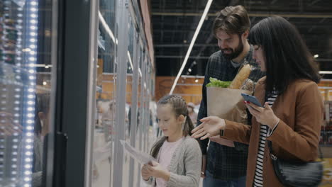 family shopping at grocery store
