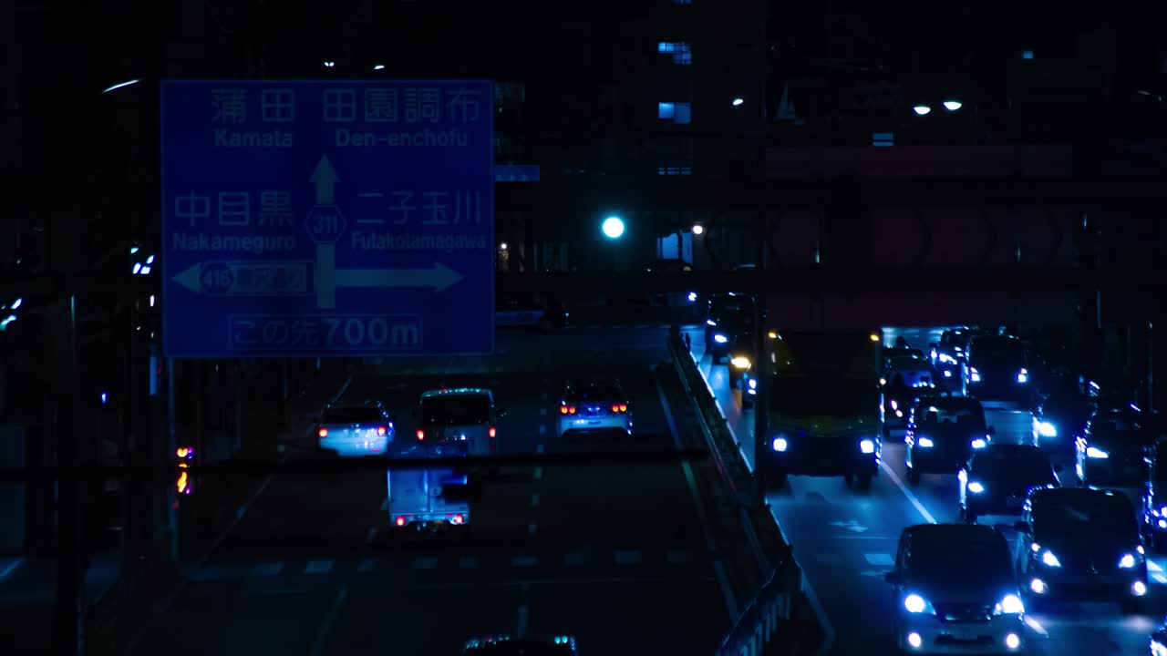 도쿄 시내 거리의 교통체증에 대한 야간 타임스 장면