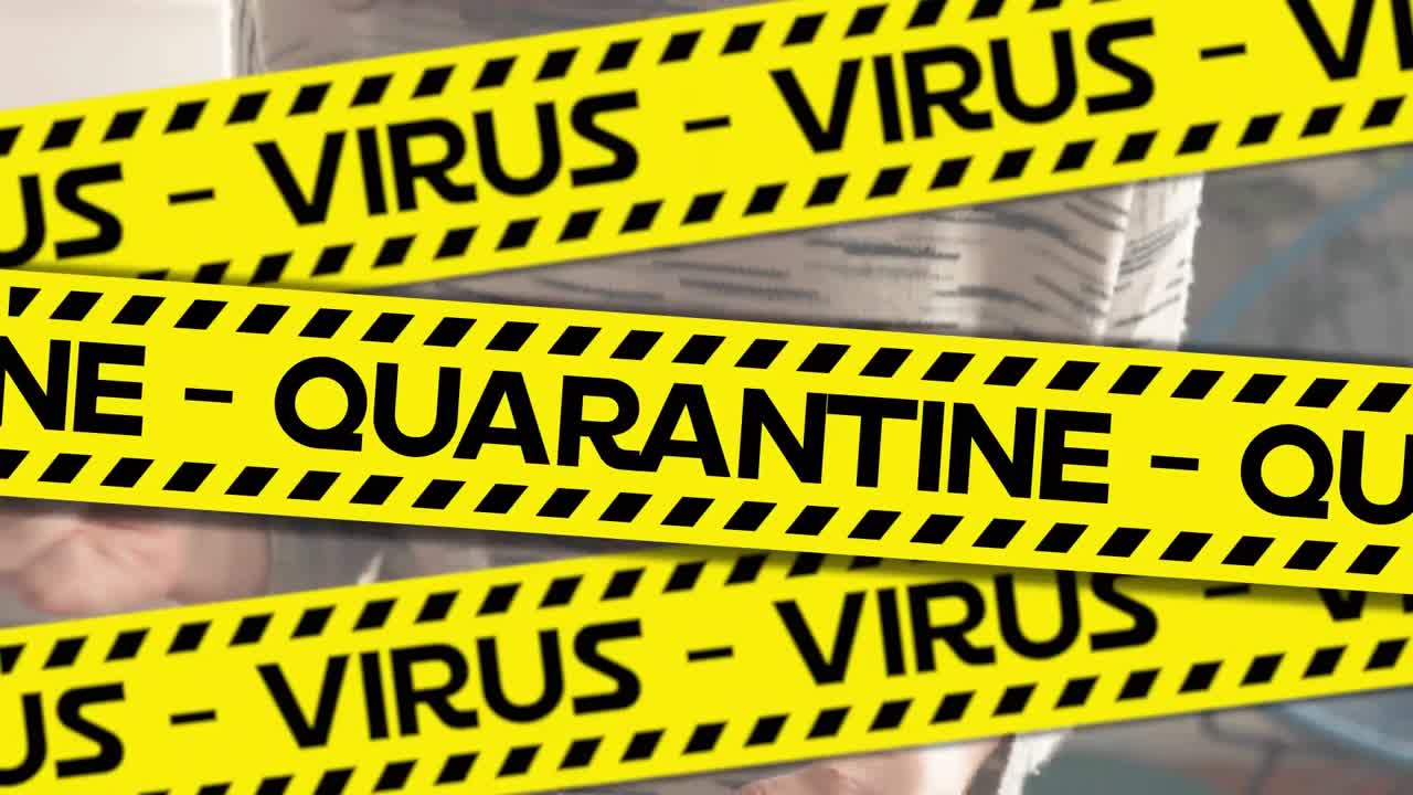 단어의 애니메이션 바이러스 격리 검은색과 노란색 테이프에 코카시안 여성이 코로나바이러스를  ⁇ 고 있습니다.