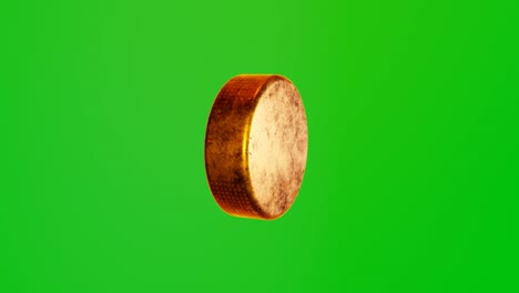 el disco de hockey dorado en el fondo de chromakey.
