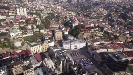 Aerial-View-Of-The-Chilean-Navy-Building-Near-Plaza-Sotomayor-In-Valparaíso,-Chile