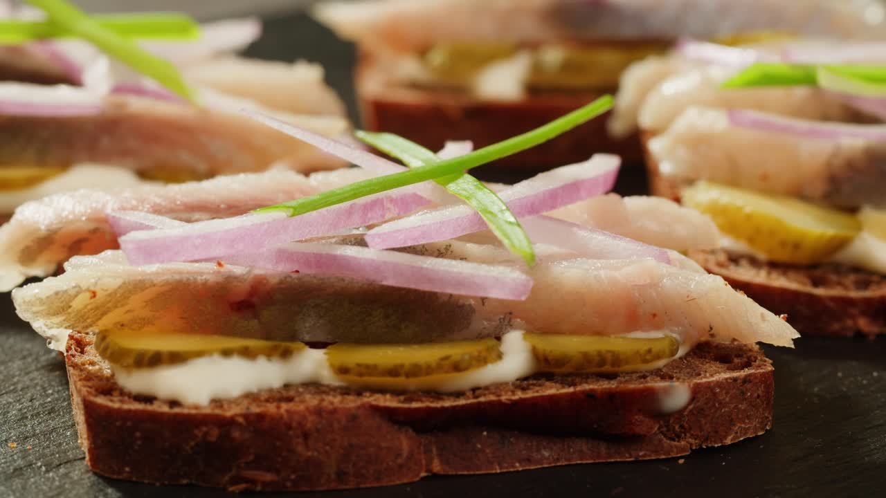 Smoked Herring Sandwiches with Dill