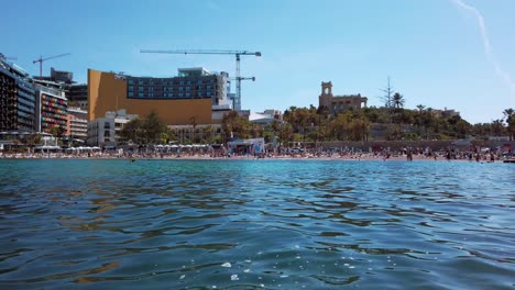 Video-Aus-Malta,-St.-Julians,-Paceville,-St.-George&#39;s-Bay-An-Einem-Sonnigen-Frühlingstag