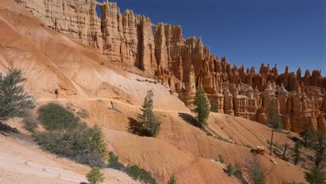 Vista-Panorámica-De-La-Pared-De-Ventanas-En-El-Parque-Nacional-Bryce-Canyon-En-Utah