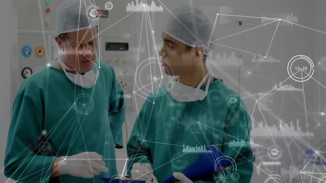 Video vertical: Médico principal señalando una carpeta azul, activando HUD, asistente manejando una herramienta, preparando el quirófano