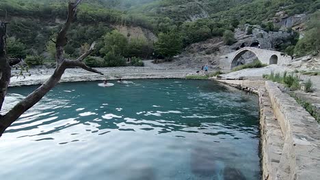 Aguas-Termales-En-Banjat-E-Benja,-Albania