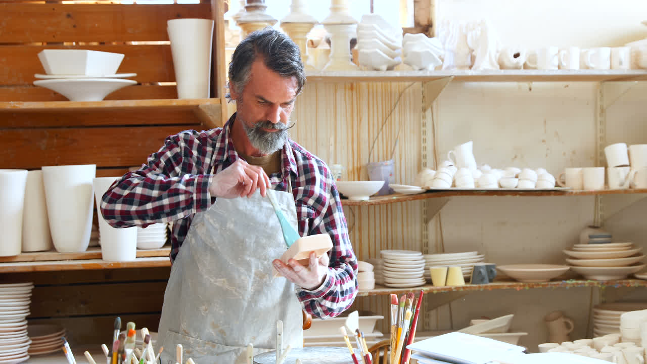 hombre alfarero pintura obra de arte de cerámica 4k