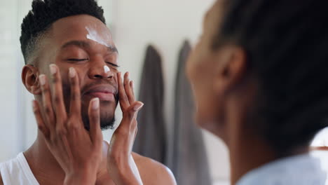 crema para el cuidado de la piel, baño o hombre negro