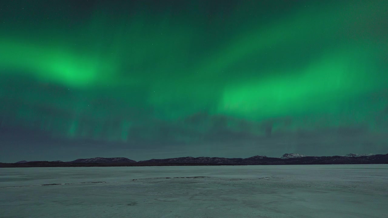 Aurora Boreale Sul Lago Laberge In Canada - Timelapse