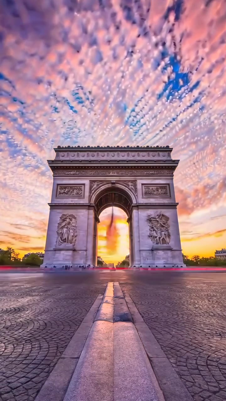 Time-lapse dell'Arco di Trionfo al tramonto a Parigi